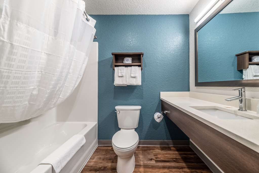 WOODSPRING SUITES SANFORD NORTH I-4-guestroom-Guest Room,Bathroom,On-Site.jpg
