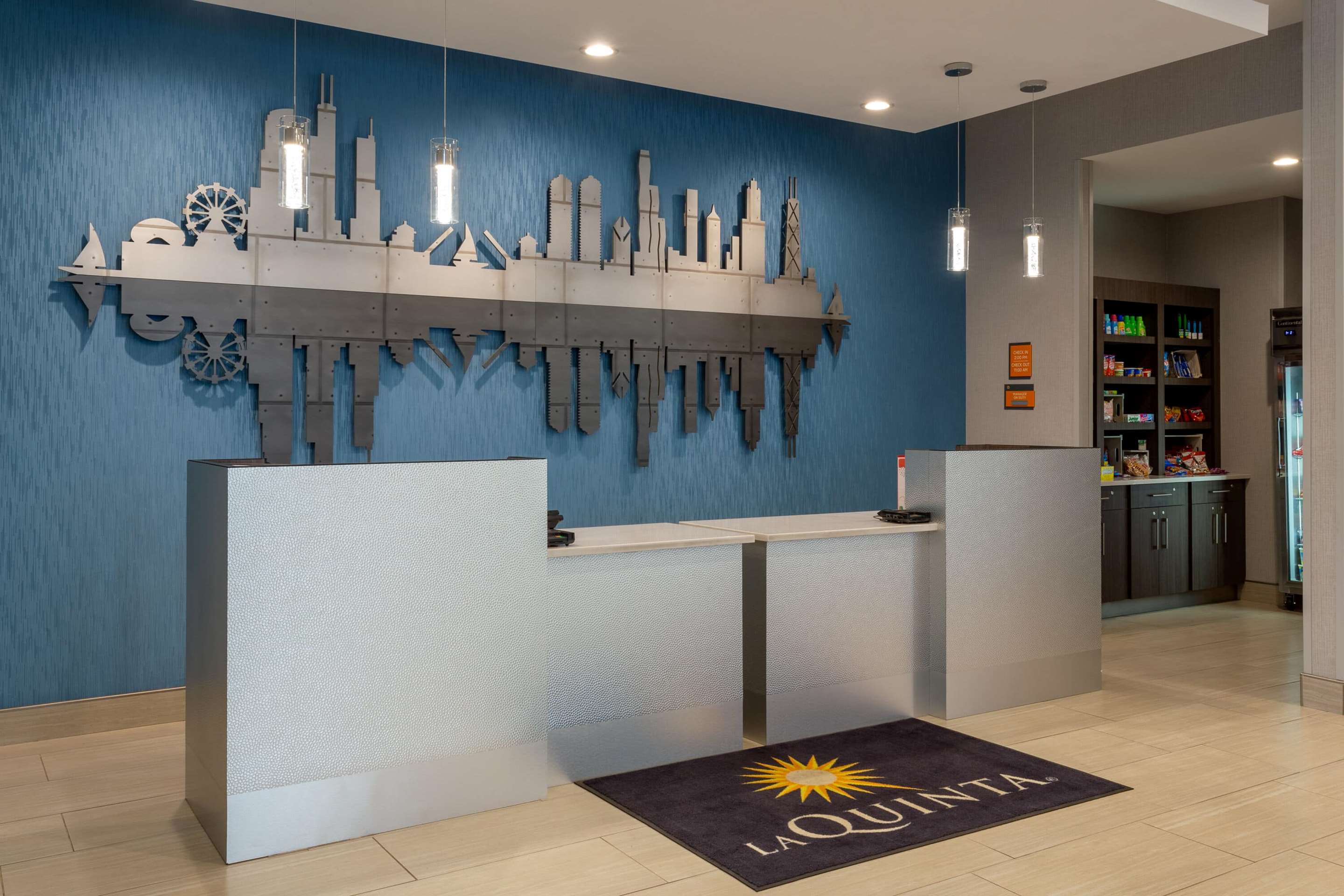 Lobby | La Quinta Inn & Suites by Wyndham Shorewood