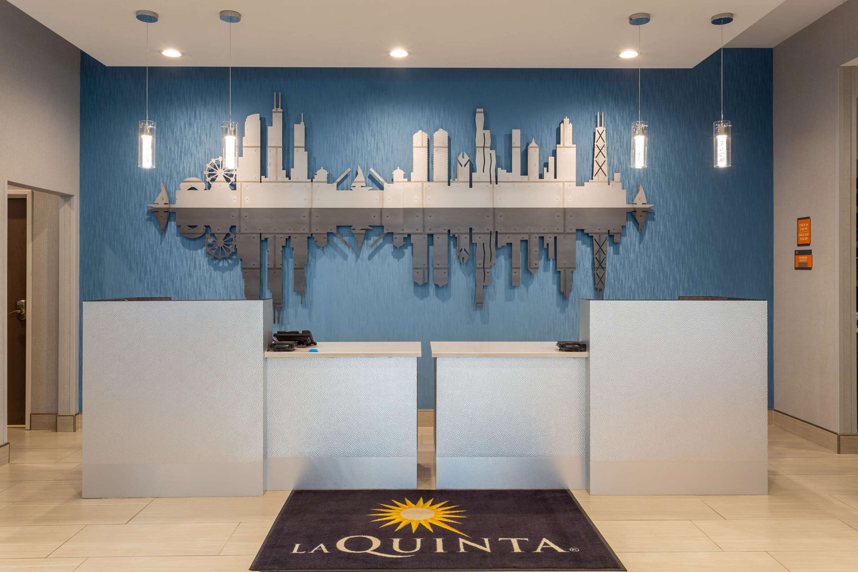 Lobby | La Quinta Inn & Suites by Wyndham Shorewood