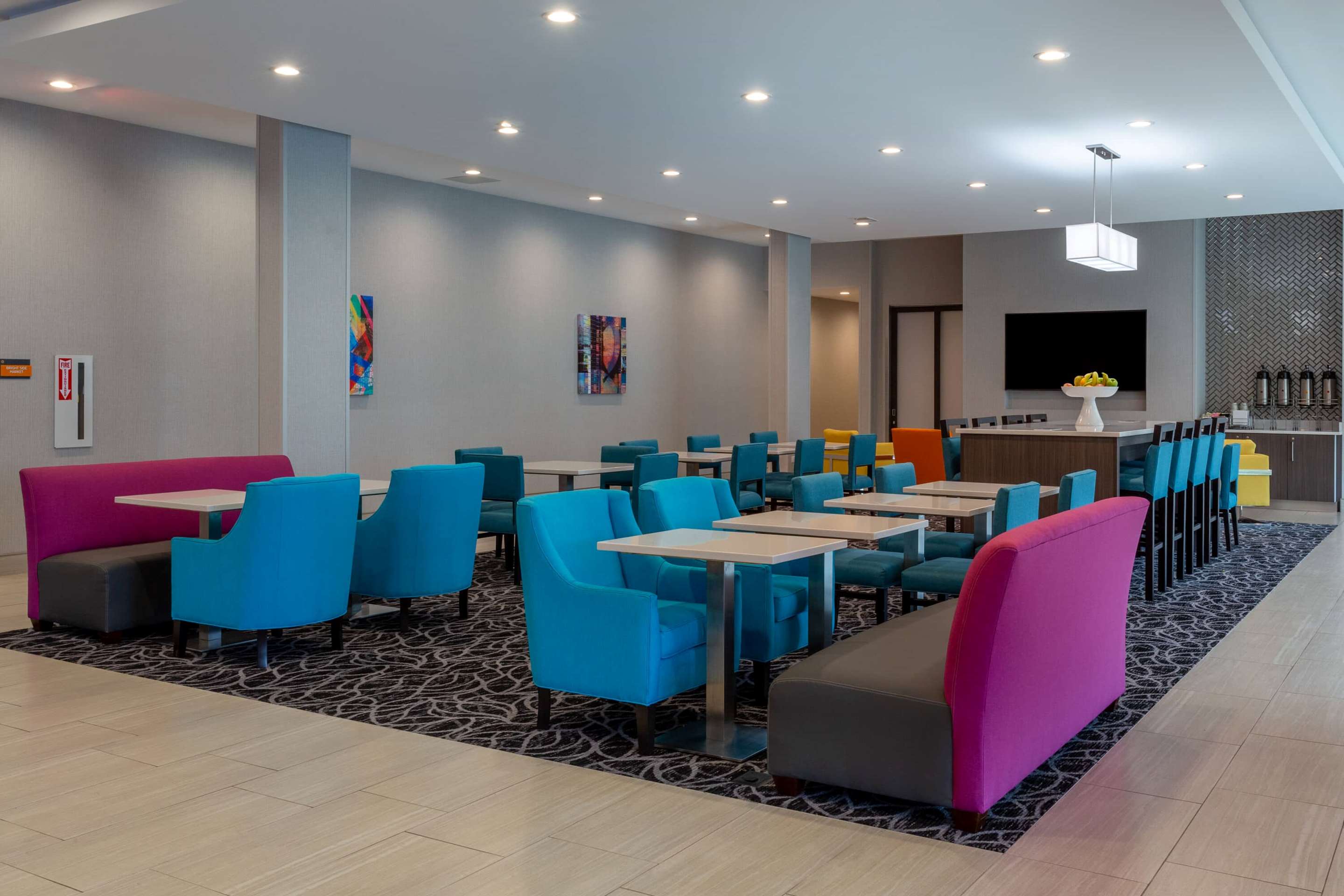 Breakfast Area | La Quinta Inn & Suites by Wyndham Shorewood