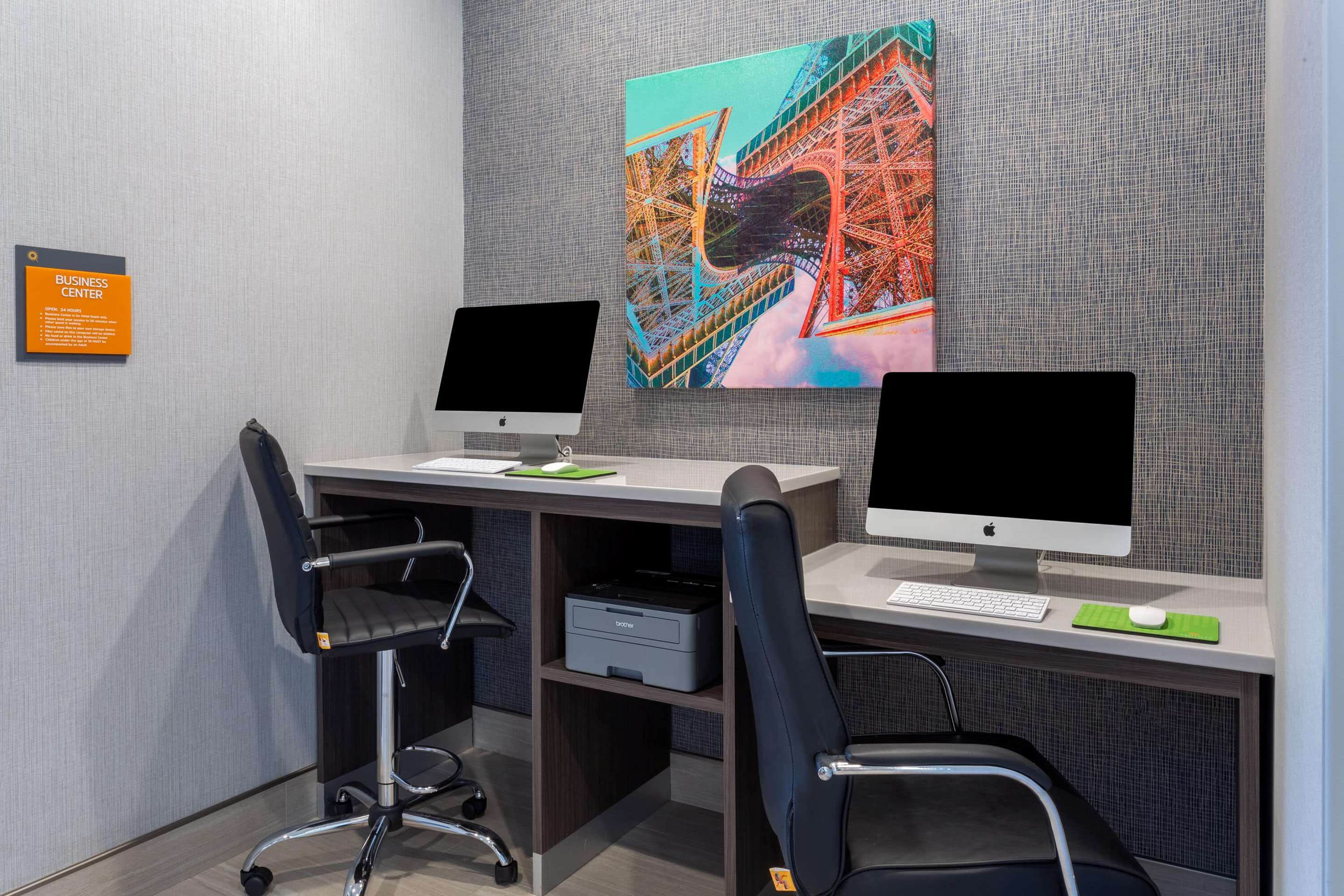 Business Center | La Quinta Inn & Suites by Wyndham Shorewood