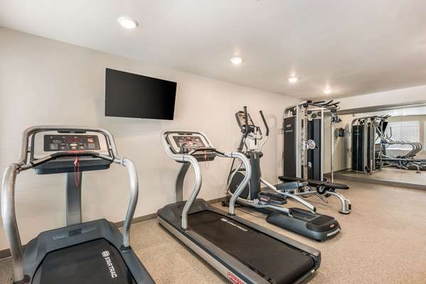 Fitness/ Exercise Room - WoodSpring Suites Linden