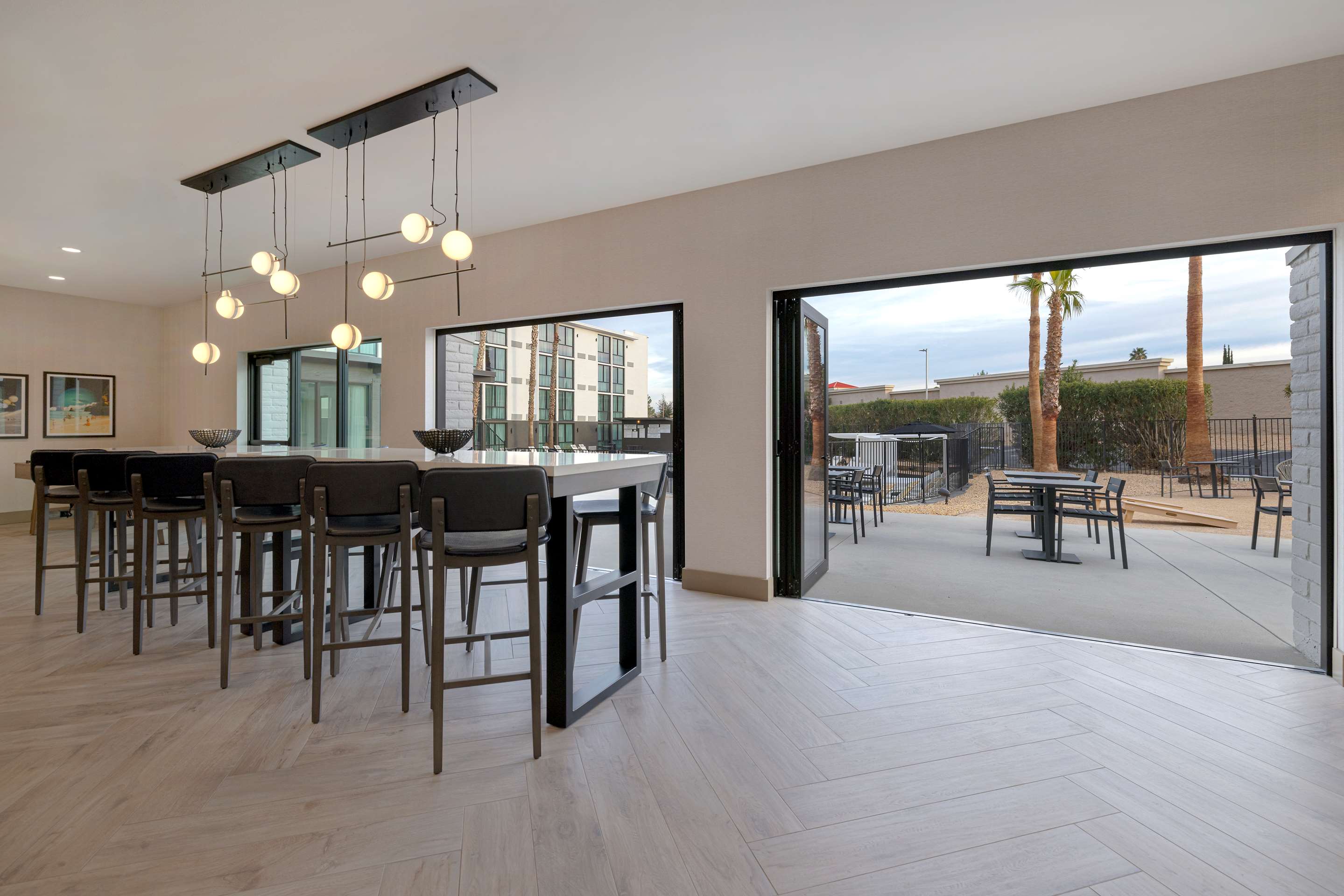 BarLounge | DoubleTree by Hilton Palmdale, CA