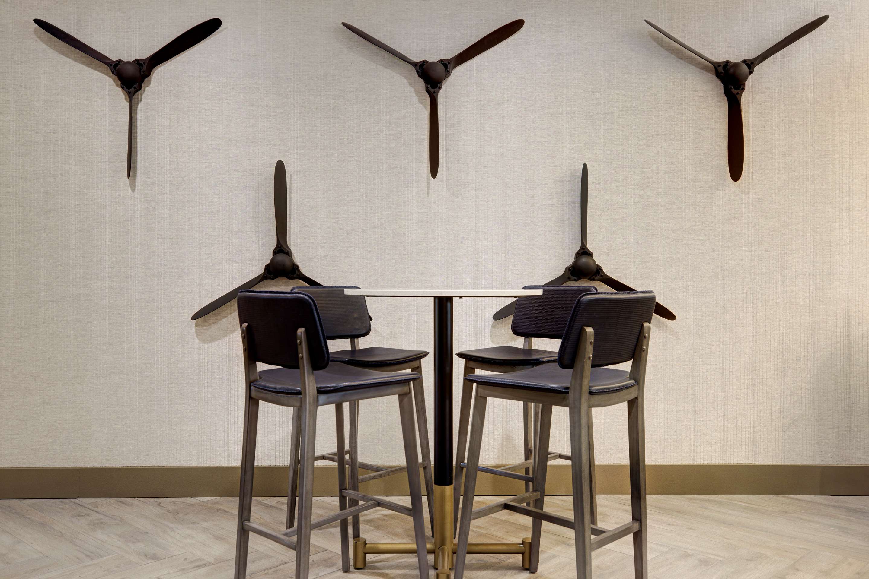 BarLounge | DoubleTree by Hilton Palmdale, CA