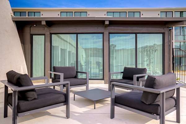 Exterior view - DoubleTree by Hilton Palmdale - CA 14, Exit 35