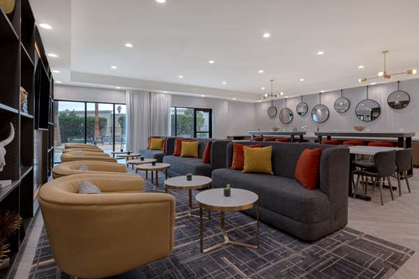 Restaurant - DoubleTree by Hilton Palmdale - CA 14, Exit 35