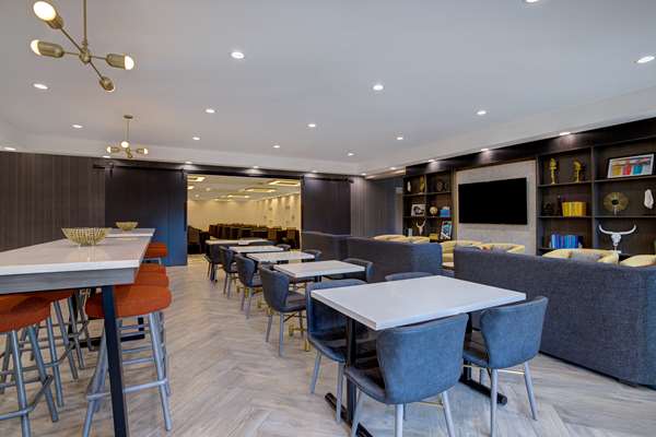 Restaurant - DoubleTree by Hilton Palmdale - CA 14, Exit 35