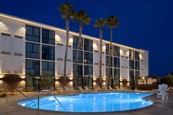 Pool - DoubleTree by Hilton Palmdale - CA 14, Exit 35