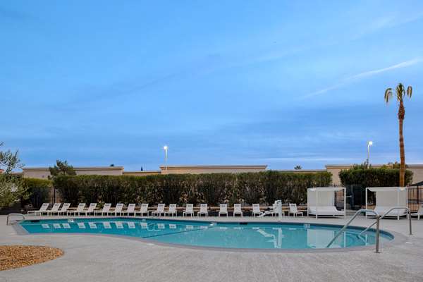 Pool - DoubleTree by Hilton Palmdale - CA 14, Exit 35