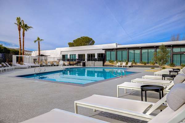 Pool - DoubleTree by Hilton Palmdale - CA 14, Exit 35
