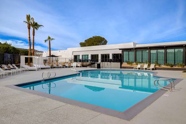 Pool - DoubleTree by Hilton Palmdale - CA 14, Exit 35