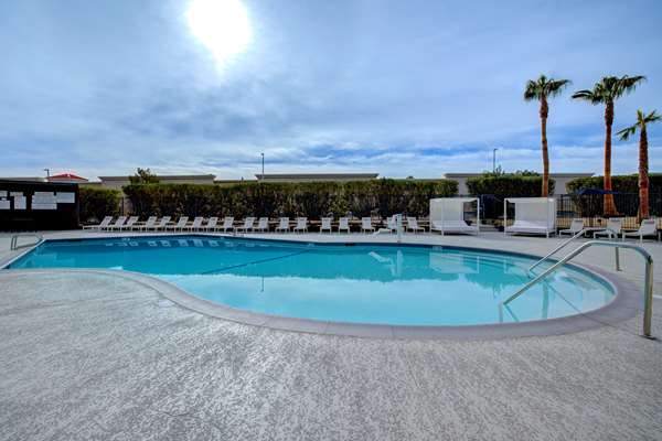 Pool - DoubleTree by Hilton Palmdale - CA 14, Exit 35