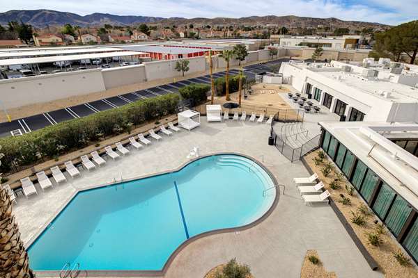 Pool - DoubleTree by Hilton Palmdale - CA 14, Exit 35