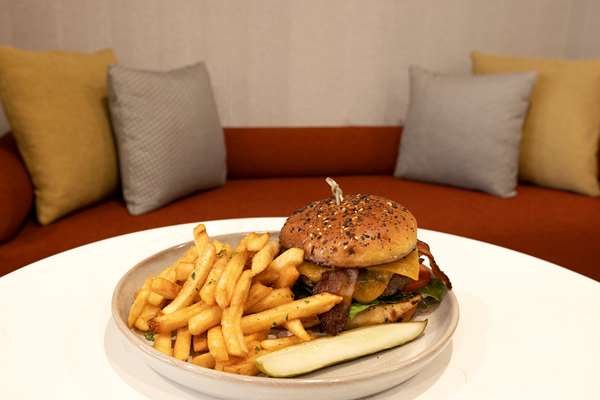 Restaurant - DoubleTree by Hilton Palmdale - CA 14, Exit 35