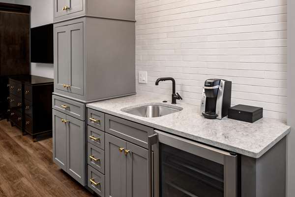  - Liberty Place Hotel by Hilton Club Charleston