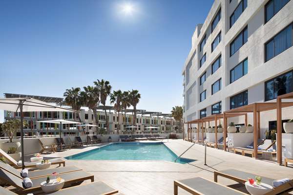Pool - Hilton Santa Monica Hotel & Suites