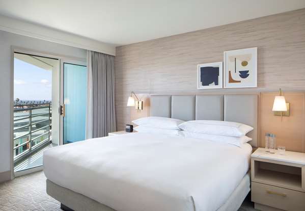  - Hilton Santa Monica Hotel & Suites