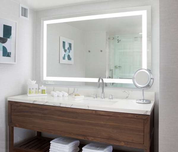  - Hilton Santa Monica Hotel & Suites