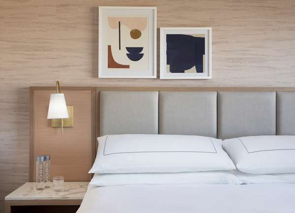  - Hilton Santa Monica Hotel & Suites