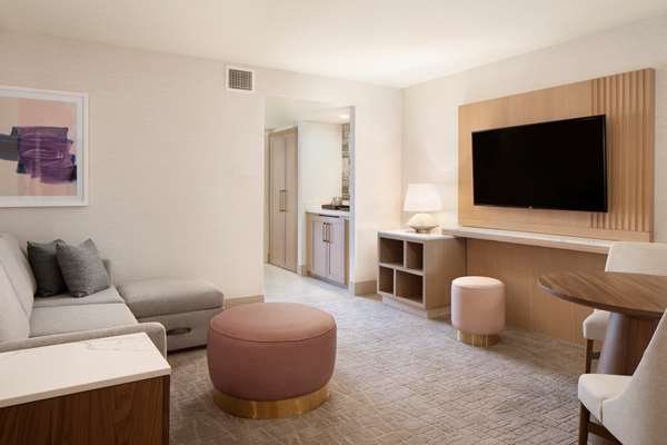  - Hilton Santa Monica Hotel & Suites