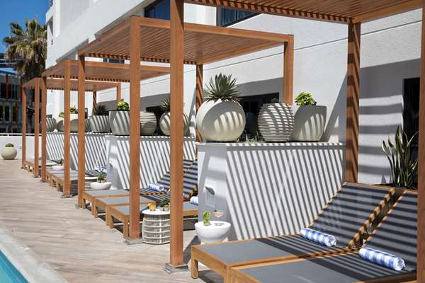 Pool - Hilton Santa Monica Hotel & Suites