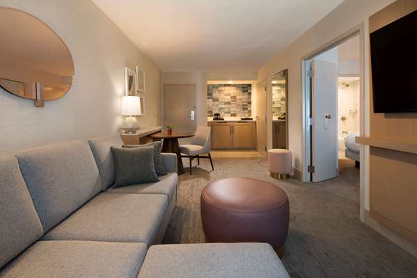  - Hilton Santa Monica Hotel & Suites