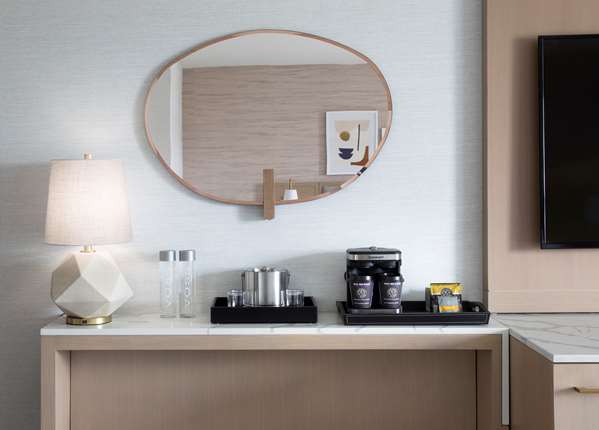  - Hilton Santa Monica Hotel & Suites