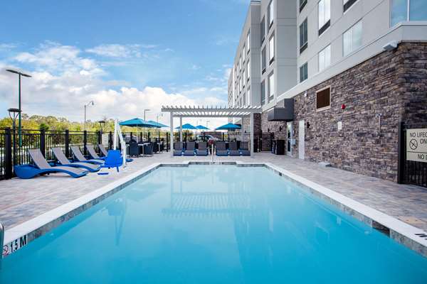 Pool - Hampton Inn & Suites North Port