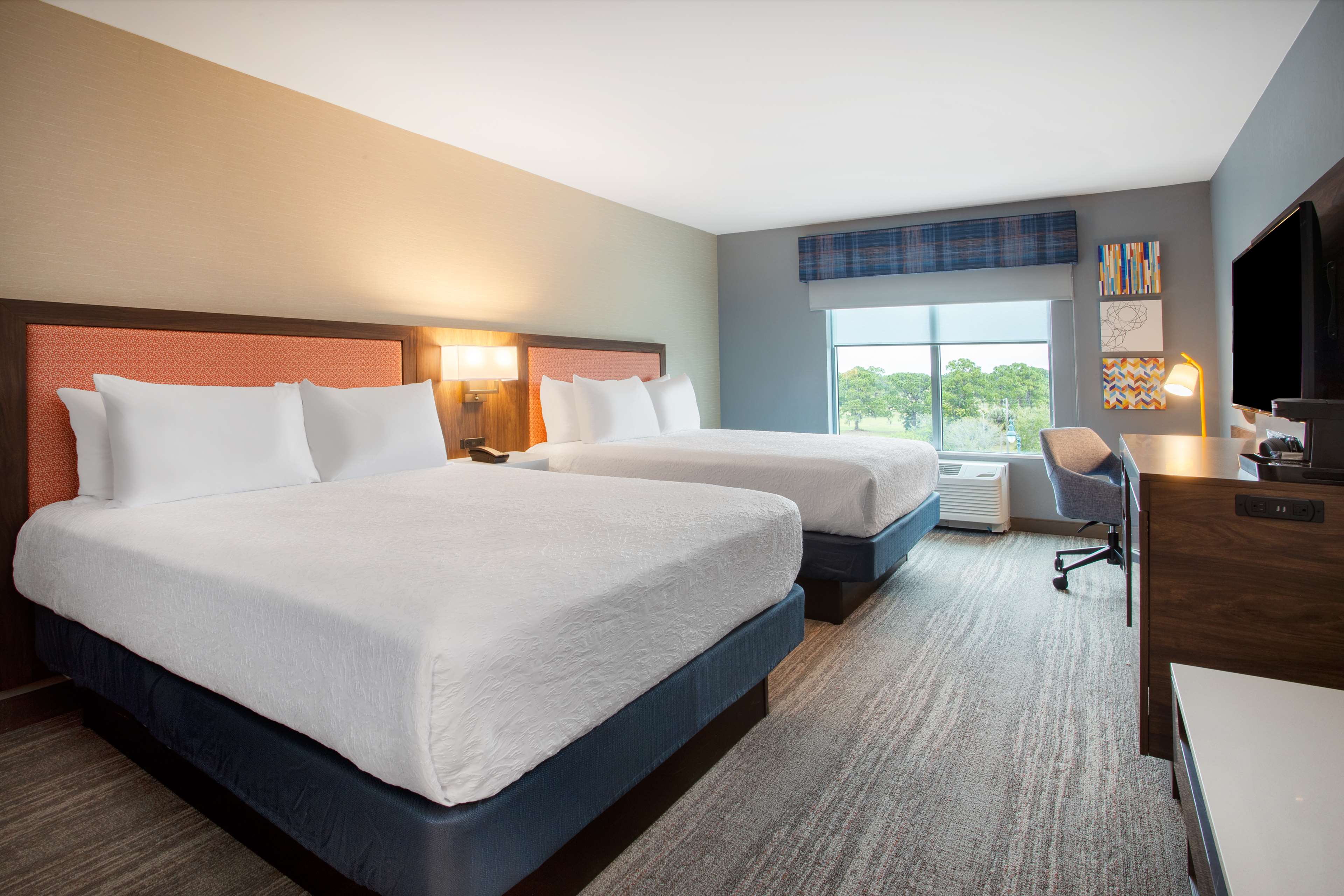 Hampton Inn & Suites North Port, FL Room Type - 2 QUEENS W  FRIDGE MICROWV