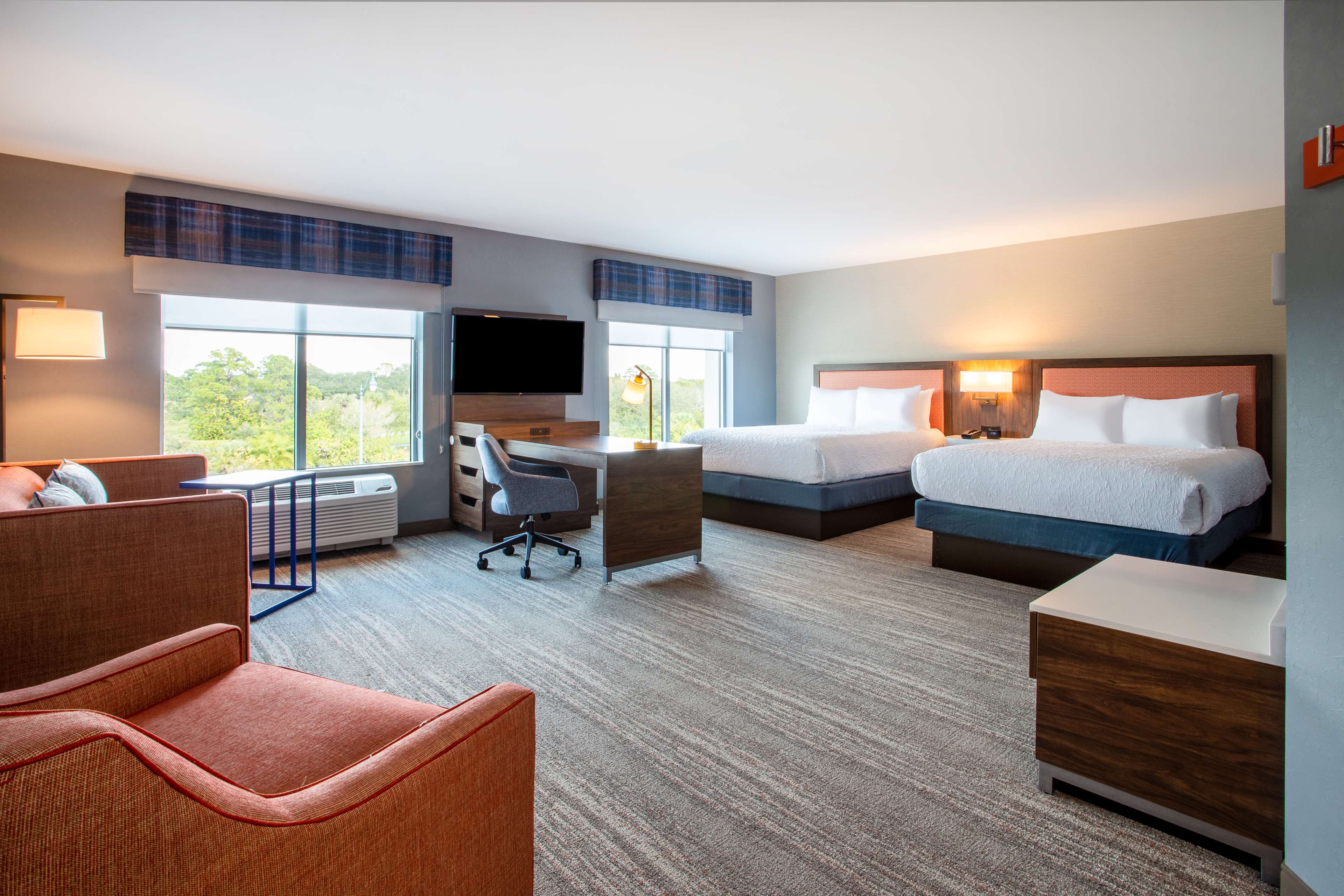 Hampton Inn & Suites North Port, FL Room Type - 2QN STDO MIC FRIDG WTBR NS