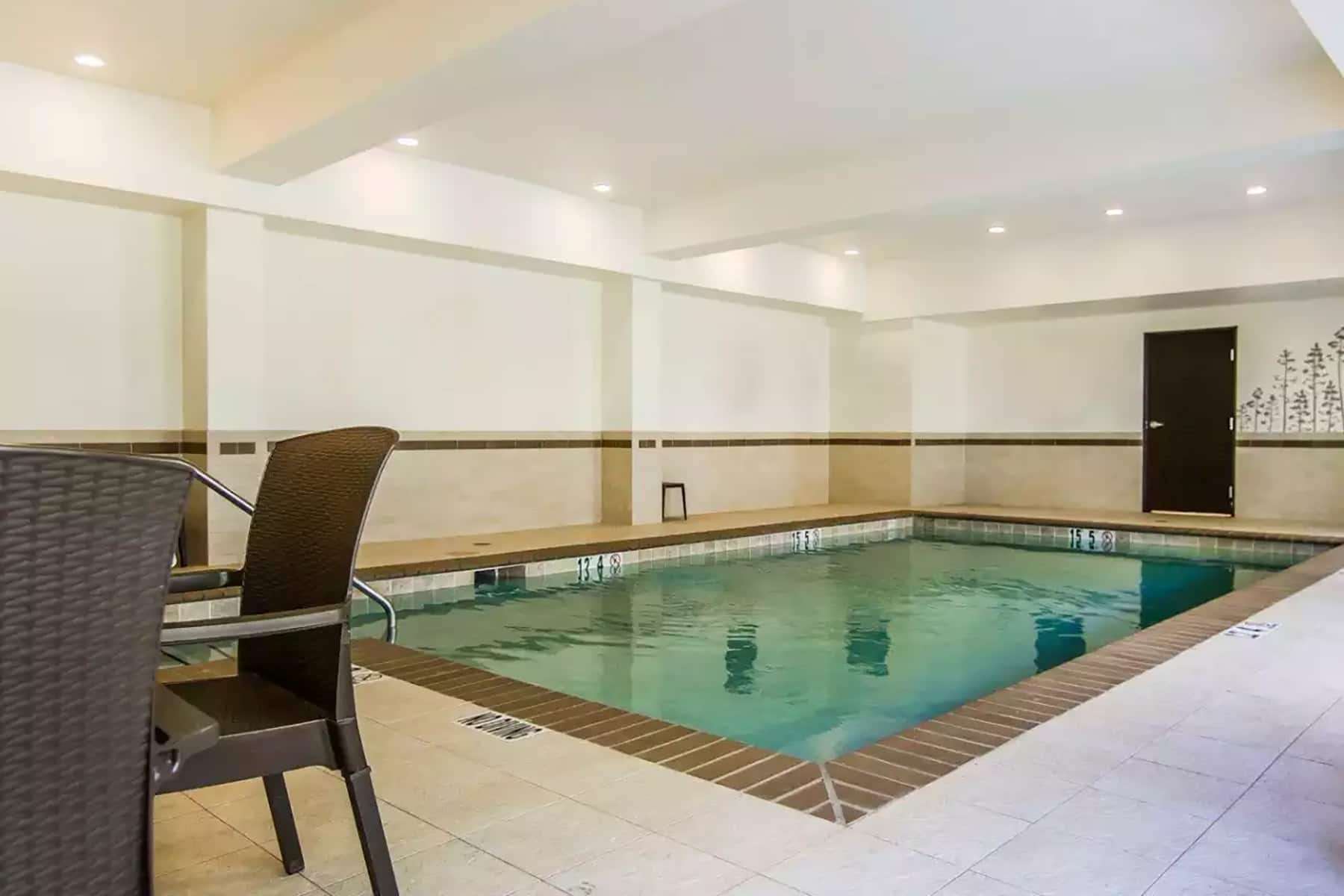 Pool - indoor