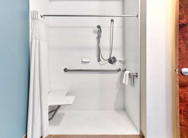  - Wingate by Wyndham Hotel North Longview