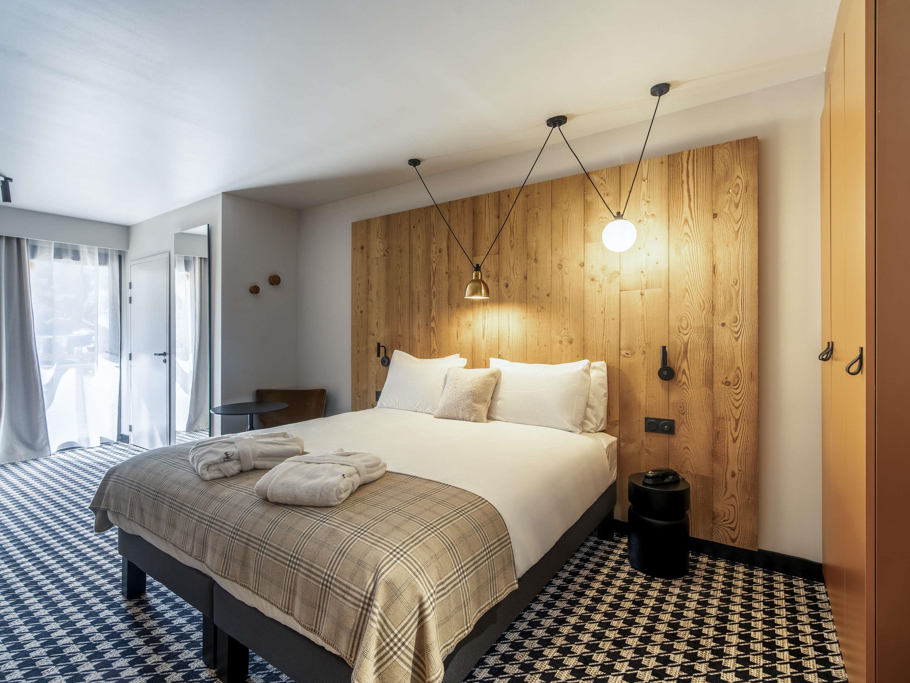 MERCURE LOUDENVIELLE Room Type - Triple Room, PRM accessibility, with balcony and village view