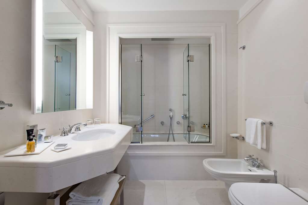 GRAN HOTEL SAVOIA CORTINA DAMPEZZO-guestroom-Guest Room,Bathroom,On-Site.jpg