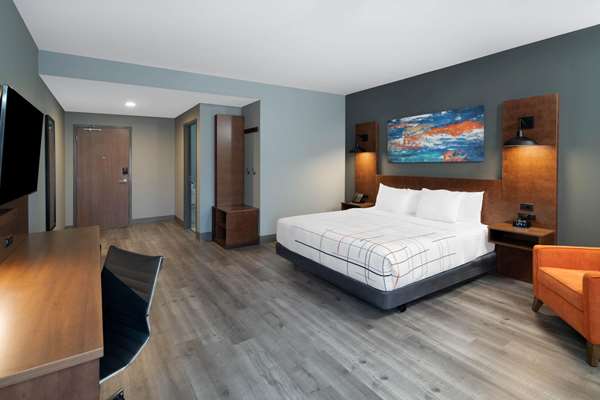  - La Quinta Inn & Suites East Louisville