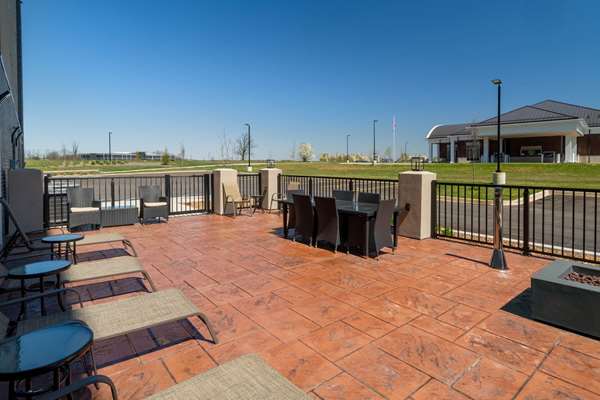  - La Quinta Inn & Suites East Louisville