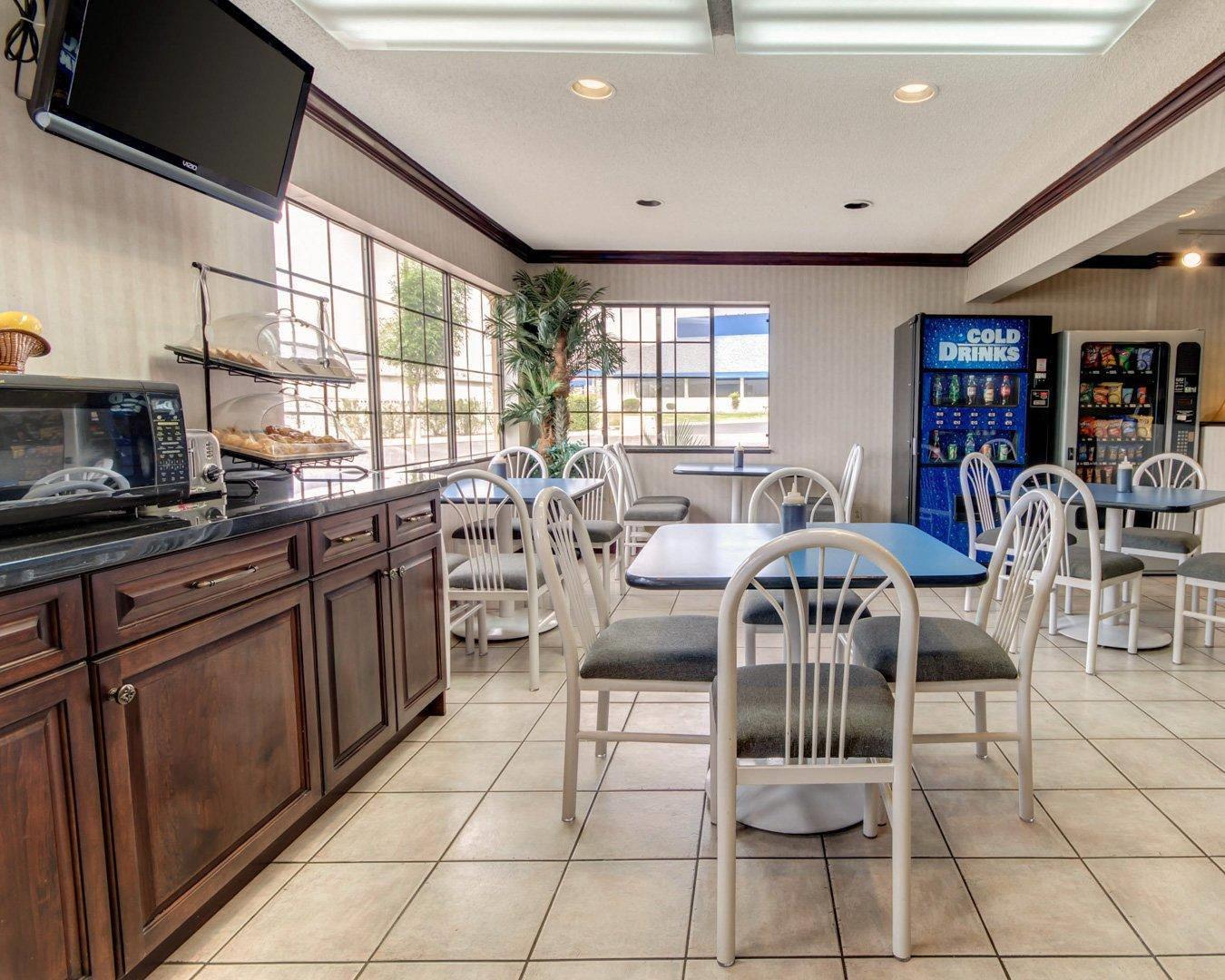 Breakfast room
