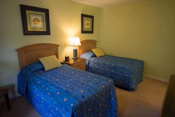 1 King Bed and 2 Twin Beds, Two-Bedroom, Non-Smoking