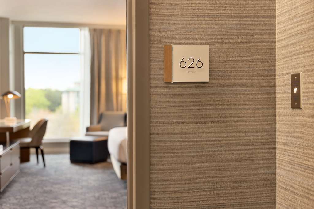 Hilton Alpharetta Atlanta Room Type - 1KNG MOB HEARNG ACC RI-SHW