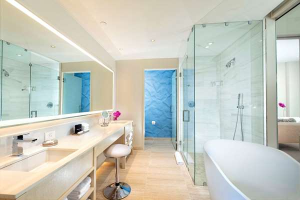  - HALL Arts Hotel Dallas