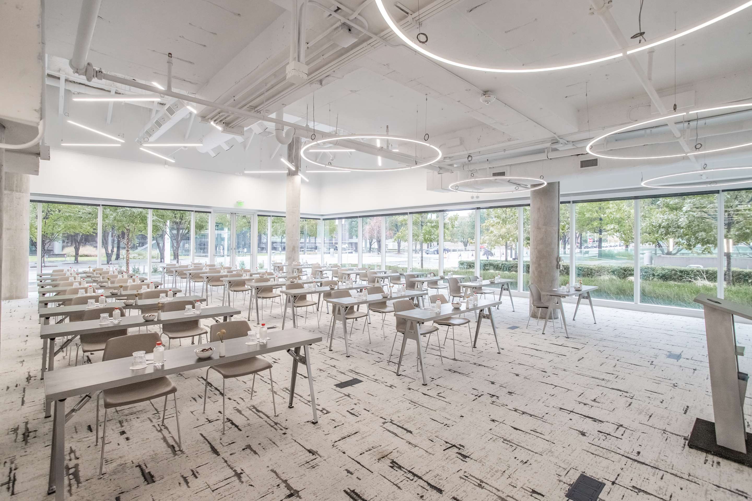 Meeting Room | HALL Arts Hotel Dallas, Curio Collection by Hilton