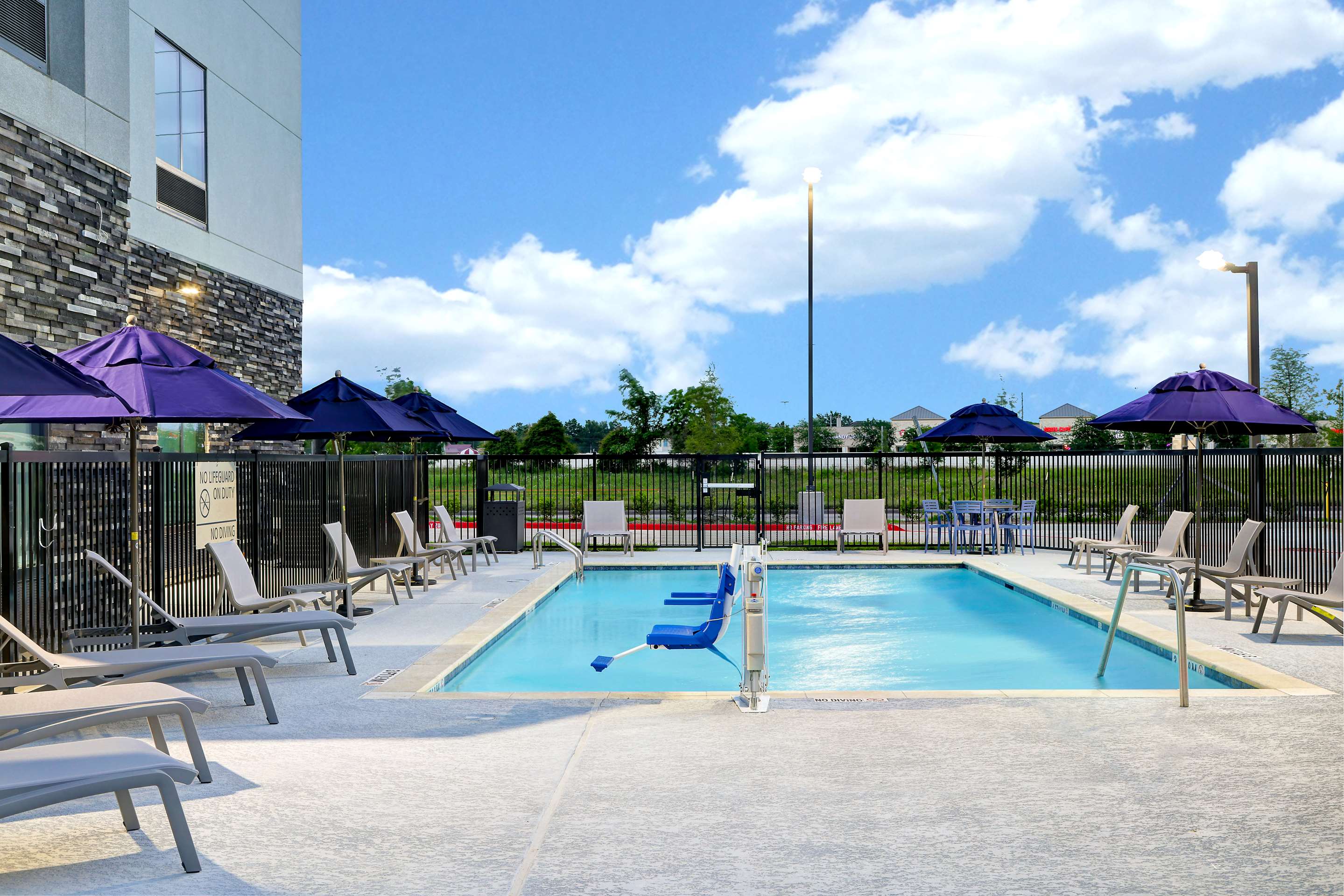 Pool | Hampton Inn & Suites Houston East Beltway 8, Tx