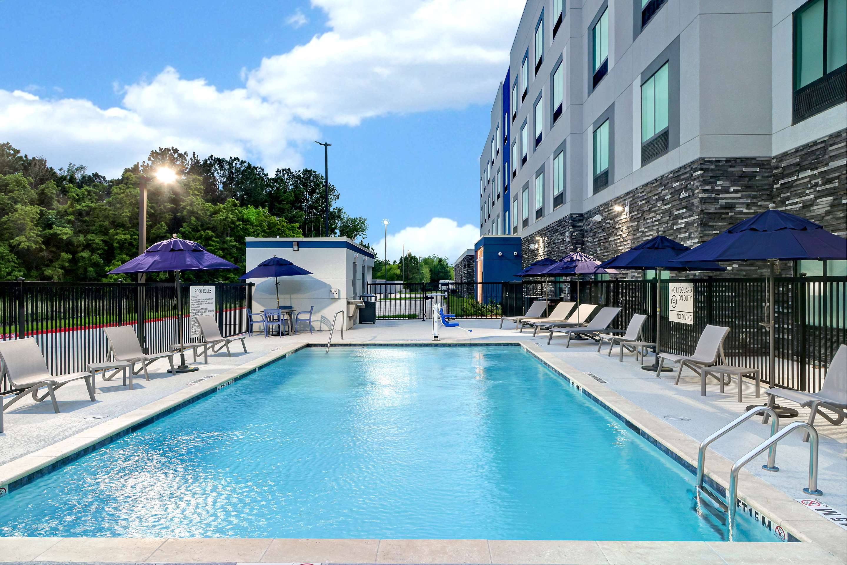 Pool | Hampton Inn & Suites Houston East Beltway 8, Tx