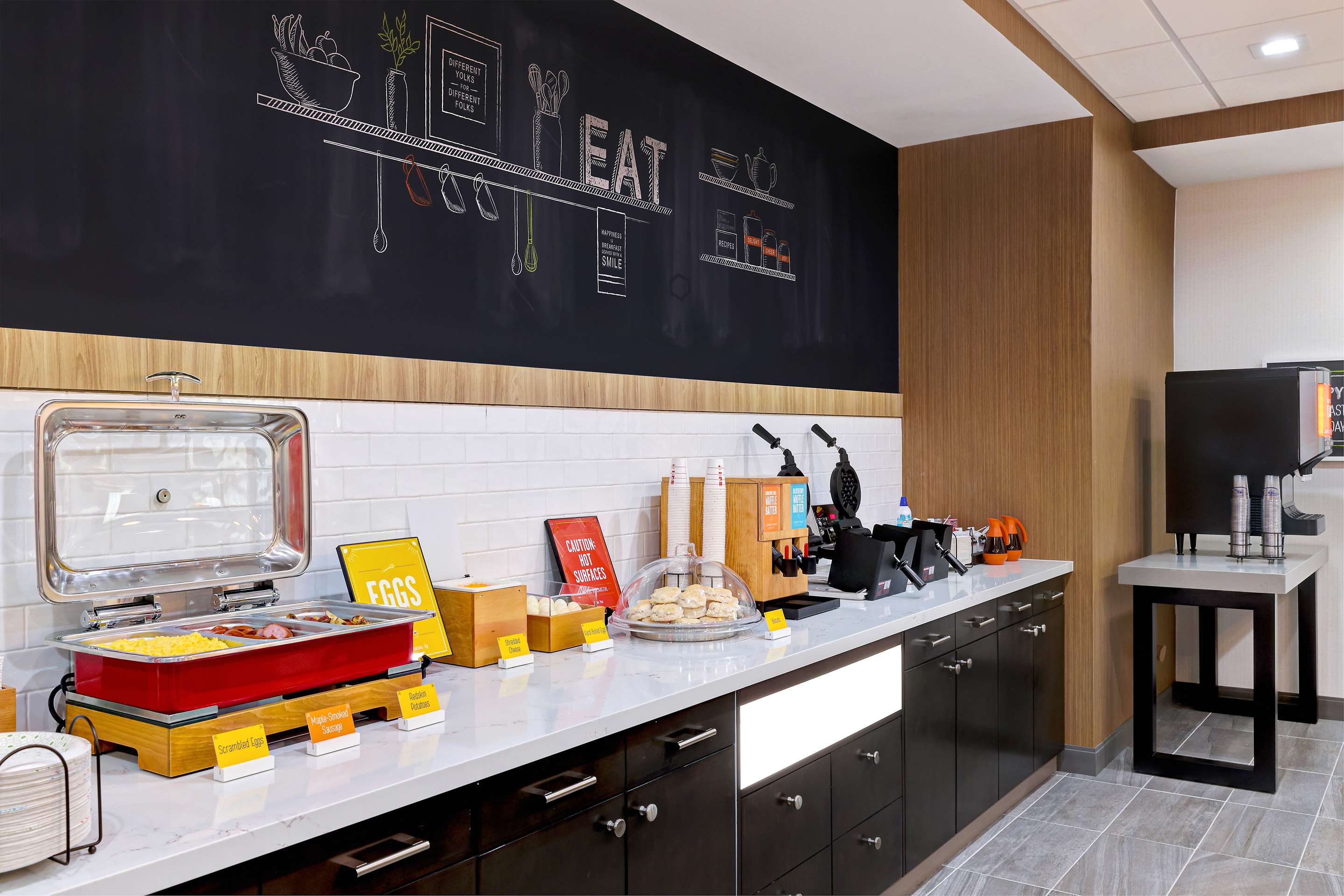 Breakfast Area | Hampton Inn & Suites Houston East Beltway 8, Tx