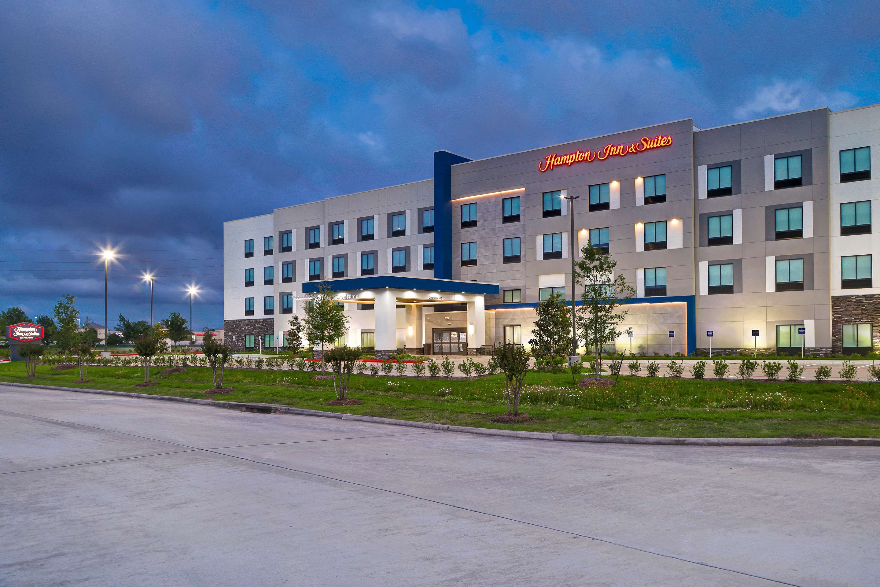 Exterior | Hampton Inn & Suites Houston East Beltway 8, Tx