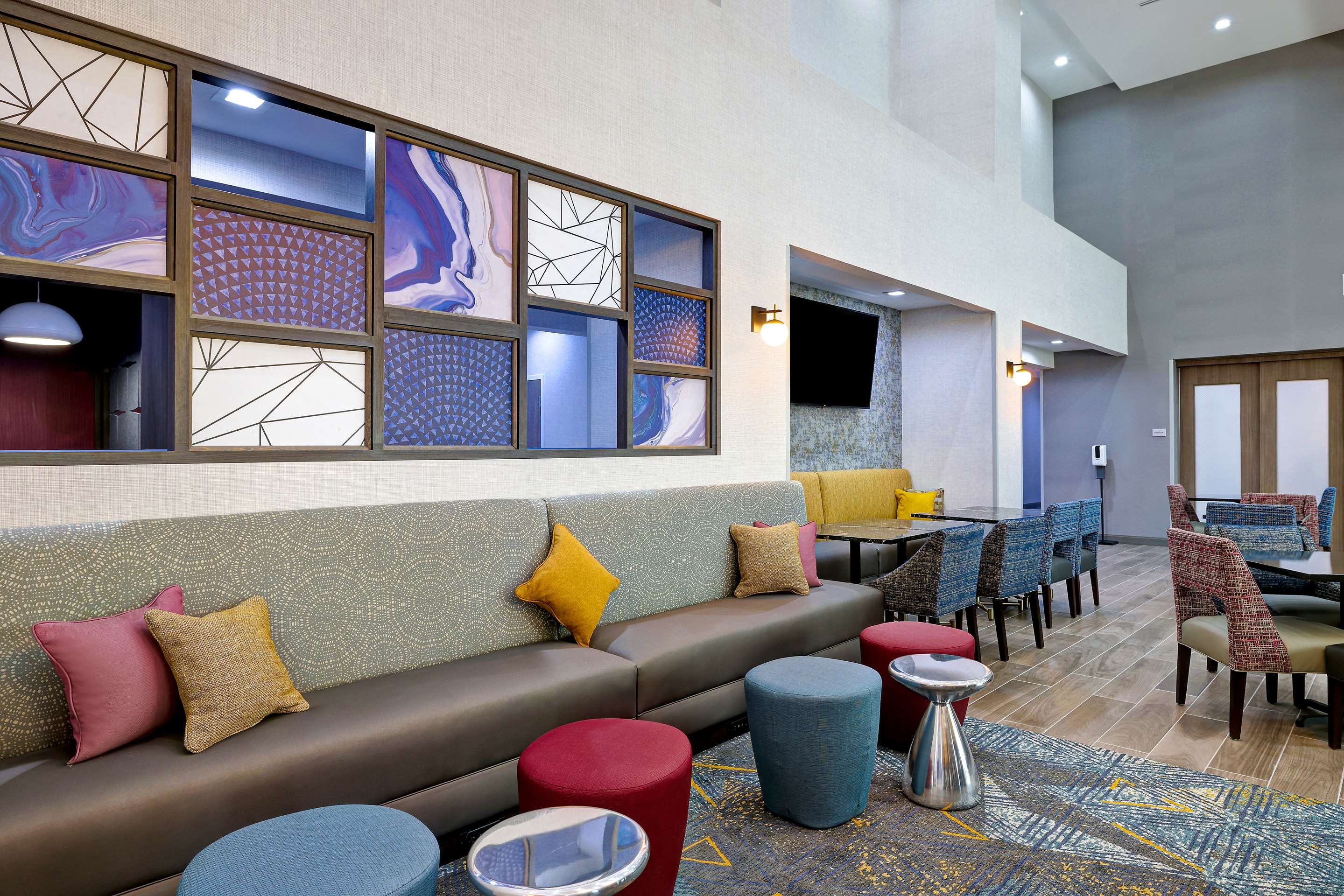 Breakfast Area | Hampton Inn & Suites Houston East Beltway 8, Tx