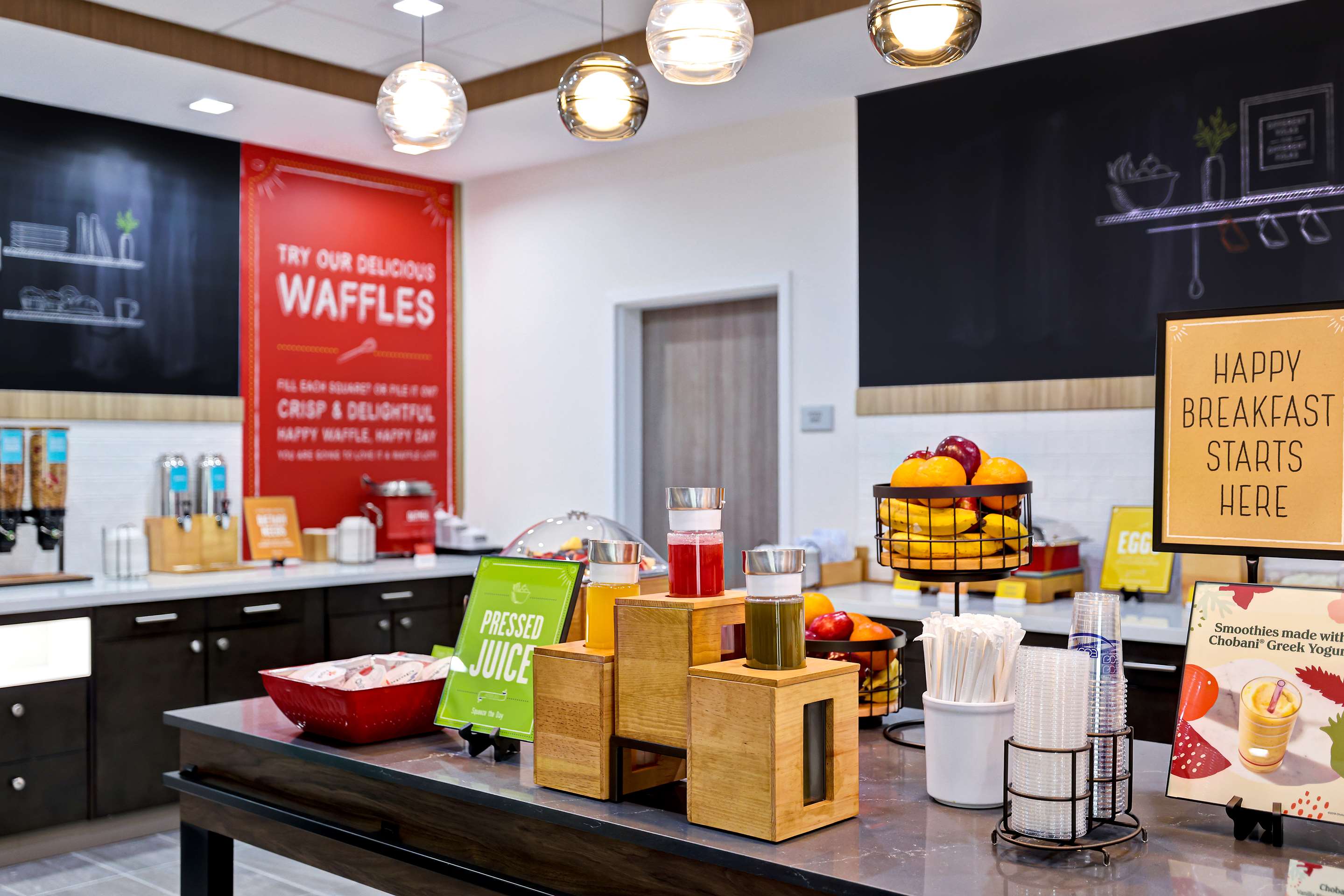 Breakfast Area | Hampton Inn & Suites Houston East Beltway 8, Tx