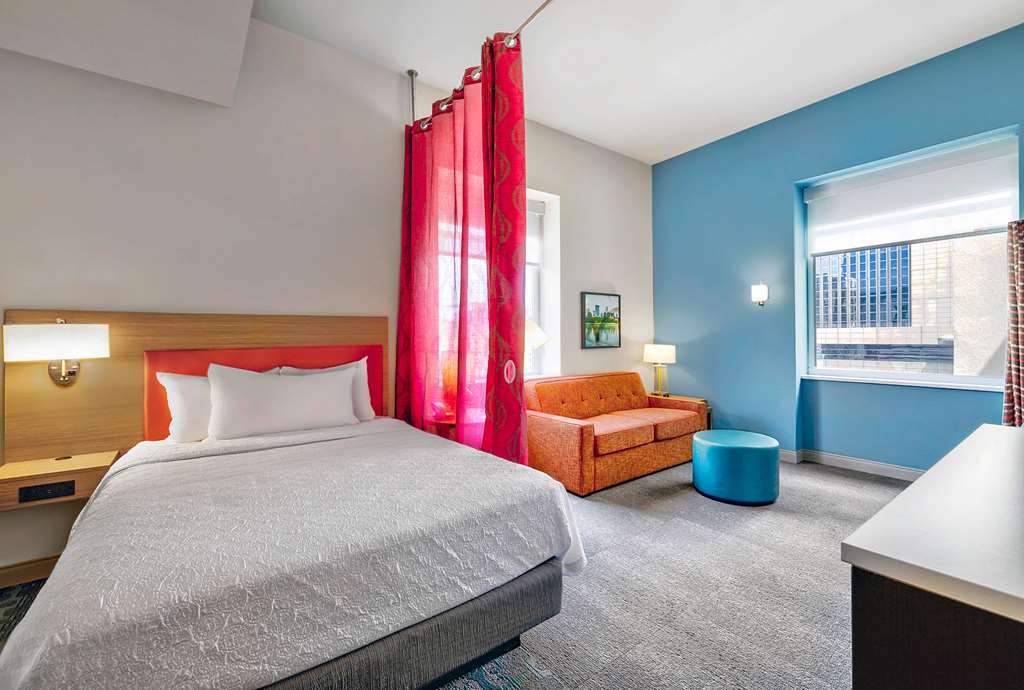 Home2 Suites by Hilton Minneapolis Downtown - Tap to explore photos