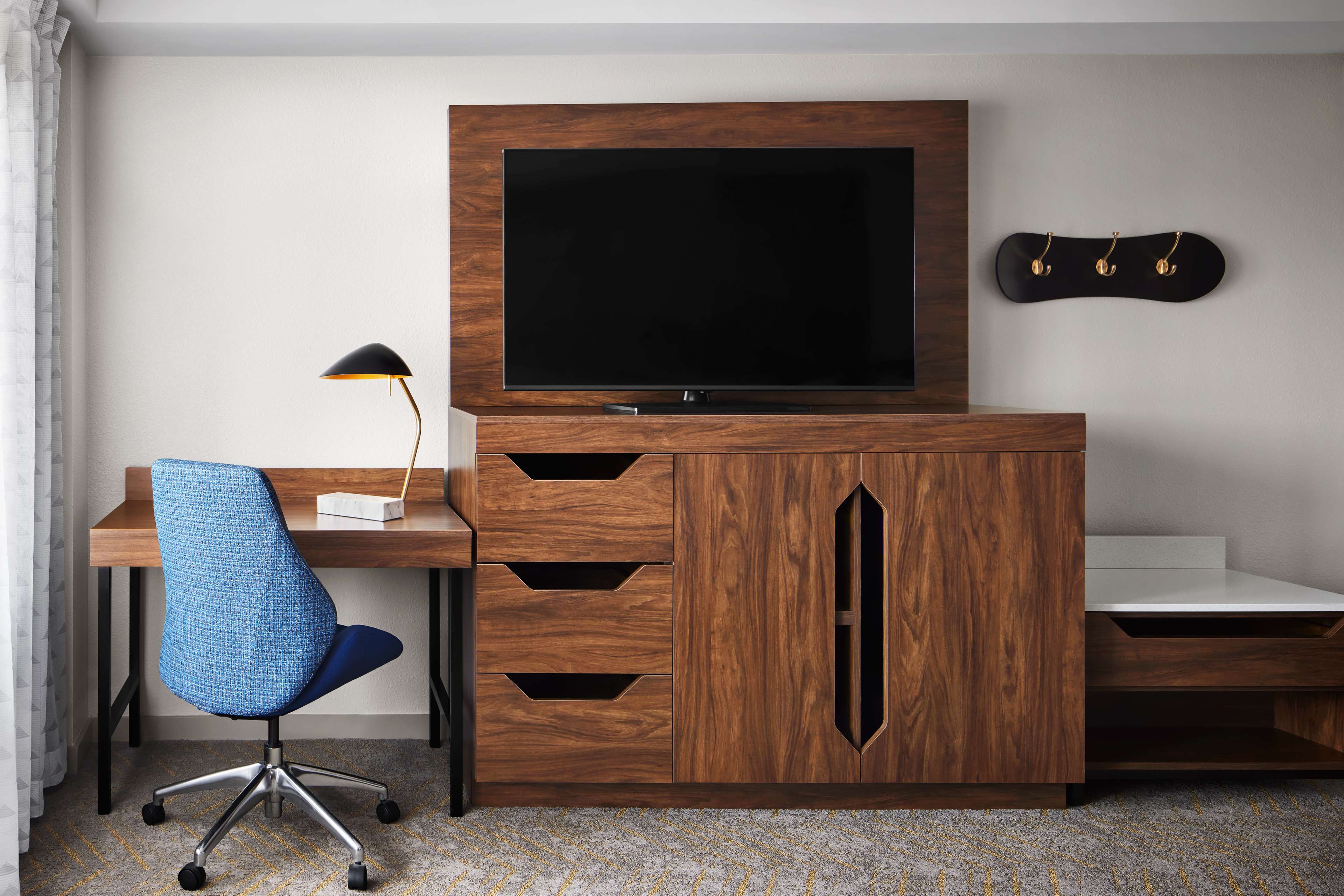 Killington Mountain Lodge Room Type - 1 KING ACC WITH BATHTUB