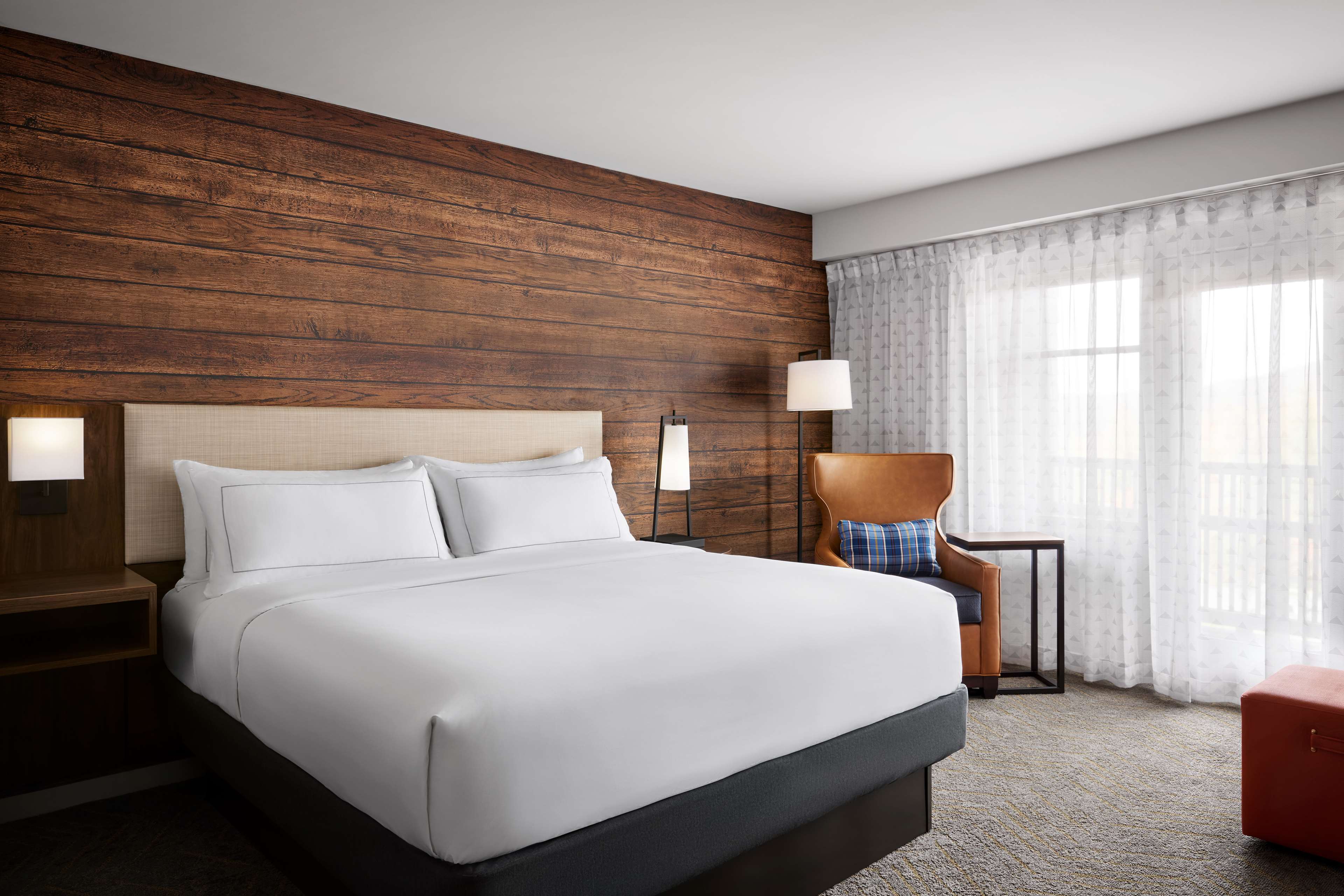 Killington Mountain Lodge Room Type - 1 KING BED W BALC MNTN VW